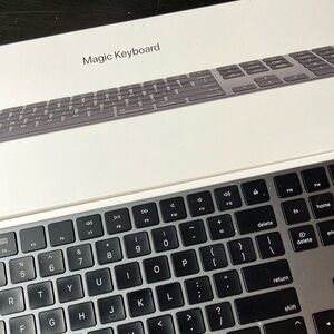 Apple Magic Keyboard with numeric keypad-Black